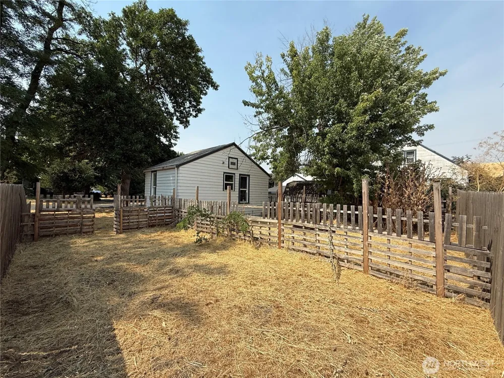 115 W 2nd Street Waitsburg, WA 99361