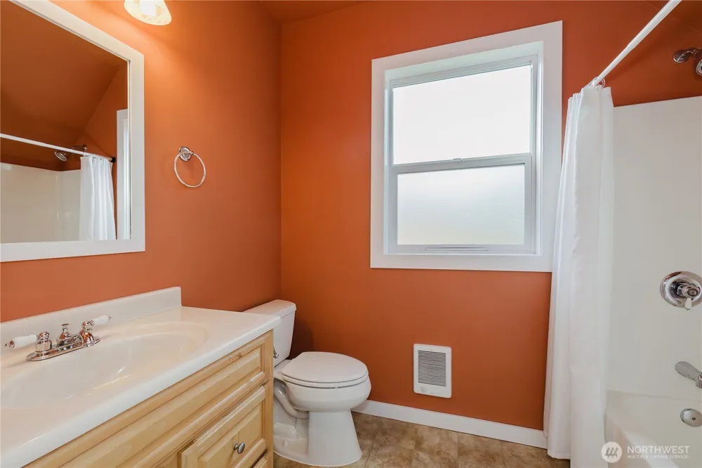 10154 NW Merlins Lane Bremerton, WA 98312