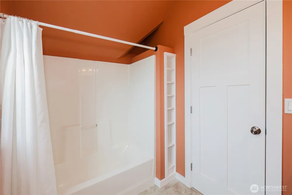 10154 NW Merlins Lane Bremerton, WA 98312