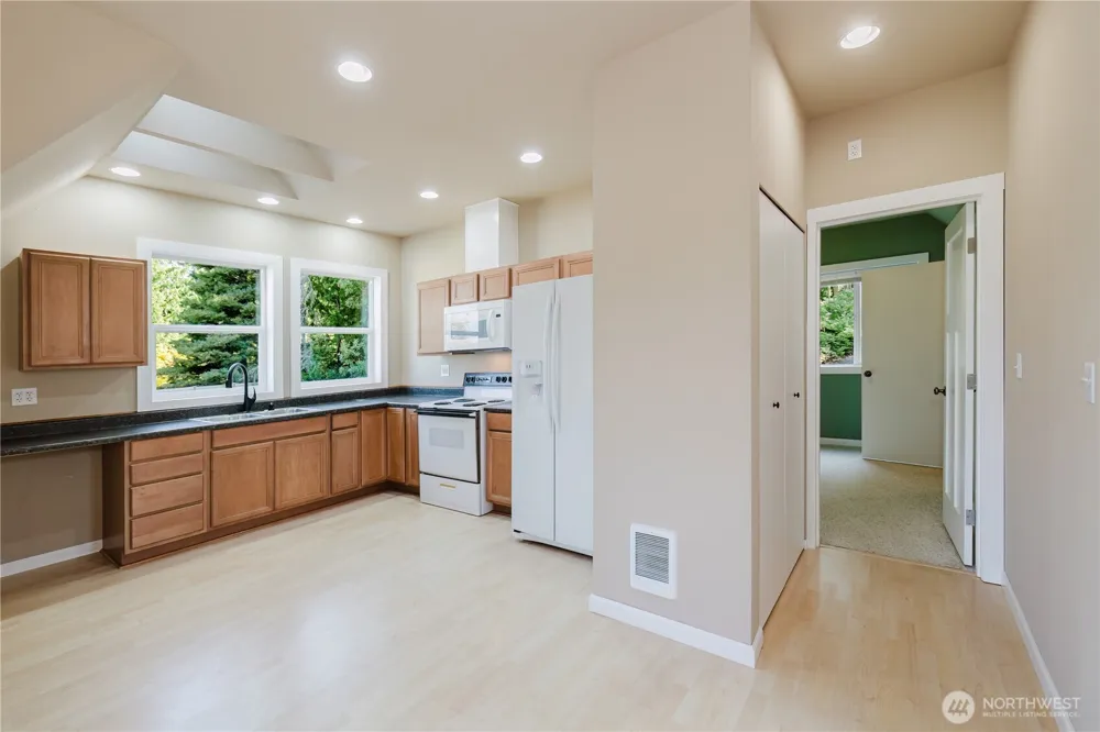 10154 NW Merlins Lane Bremerton, WA 98312