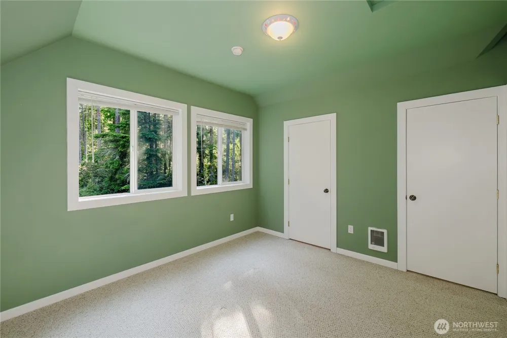 10154 NW Merlins Lane Bremerton, WA 98312