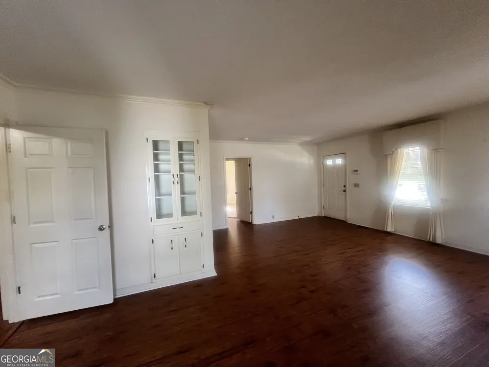 127 W Stuart AVE Lyons, GA 30436