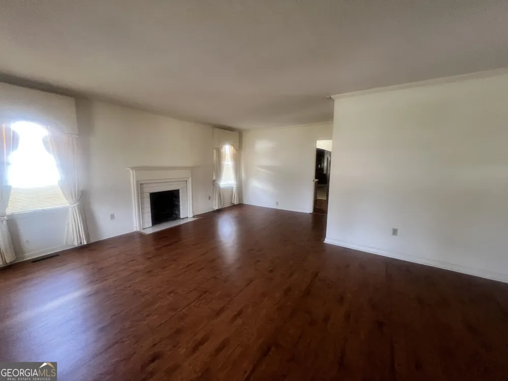 127 W Stuart AVE Lyons, GA 30436