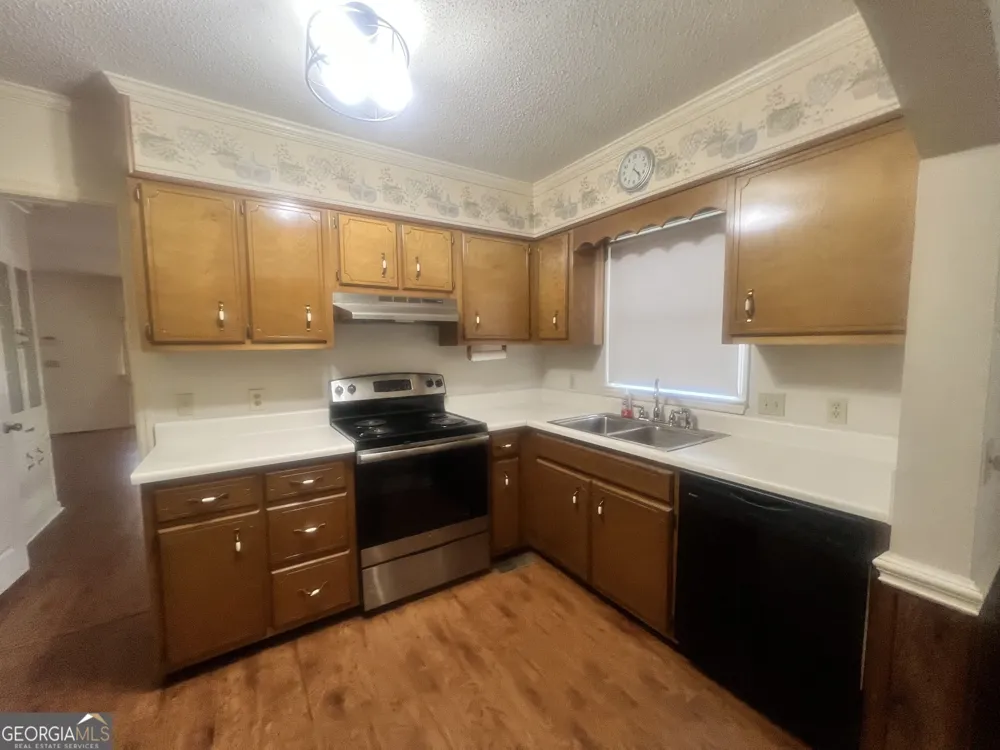127 W Stuart AVE Lyons, GA 30436