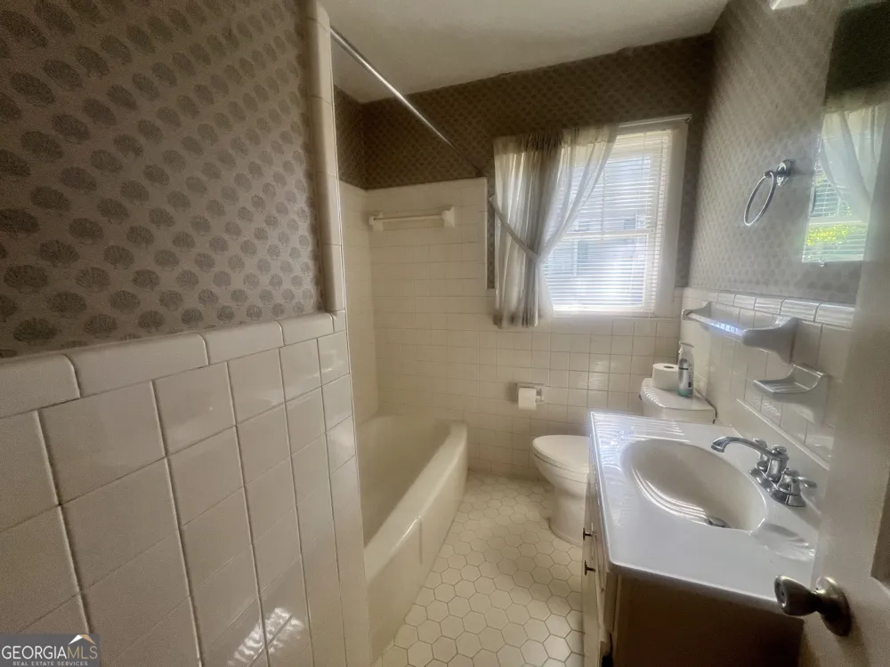 127 W Stuart AVE Lyons, GA 30436