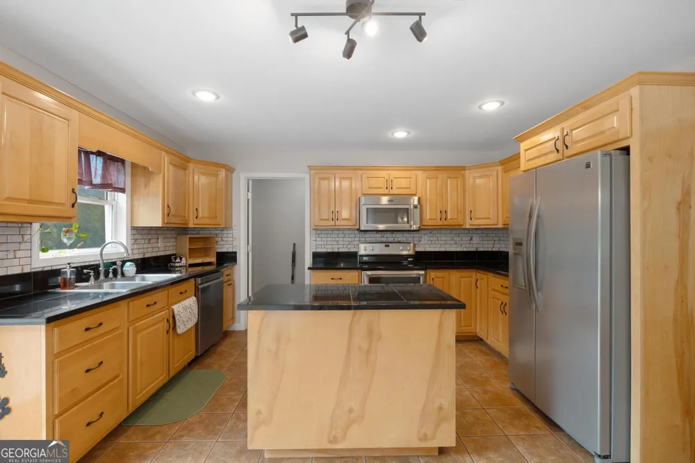 350 E Harp RD Thomaston, GA 30286