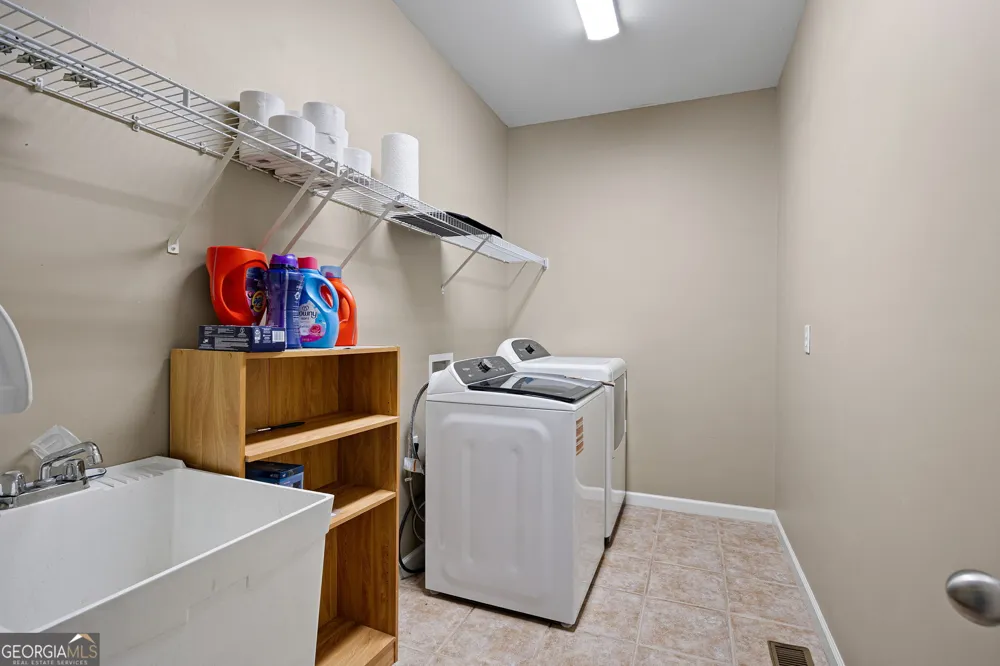 227 Oakwind Pte Acworth, GA 30101