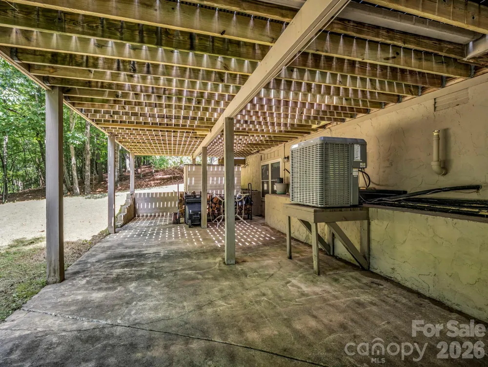 93 Guledisgonihi Court Brevard, NC 28712
