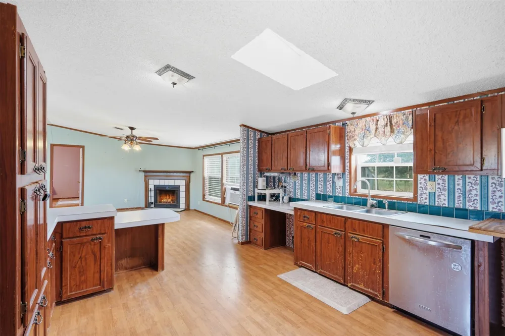937 County Road 4790 Boyd, TX 76023
