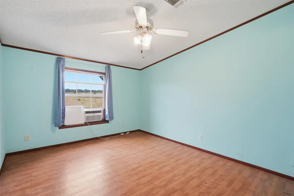 937 County Road 4790 Boyd, TX 76023