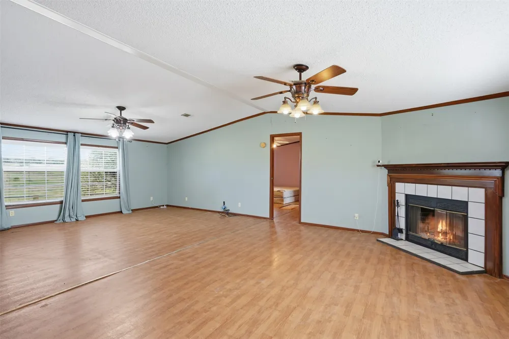 937 County Road 4790 Boyd, TX 76023