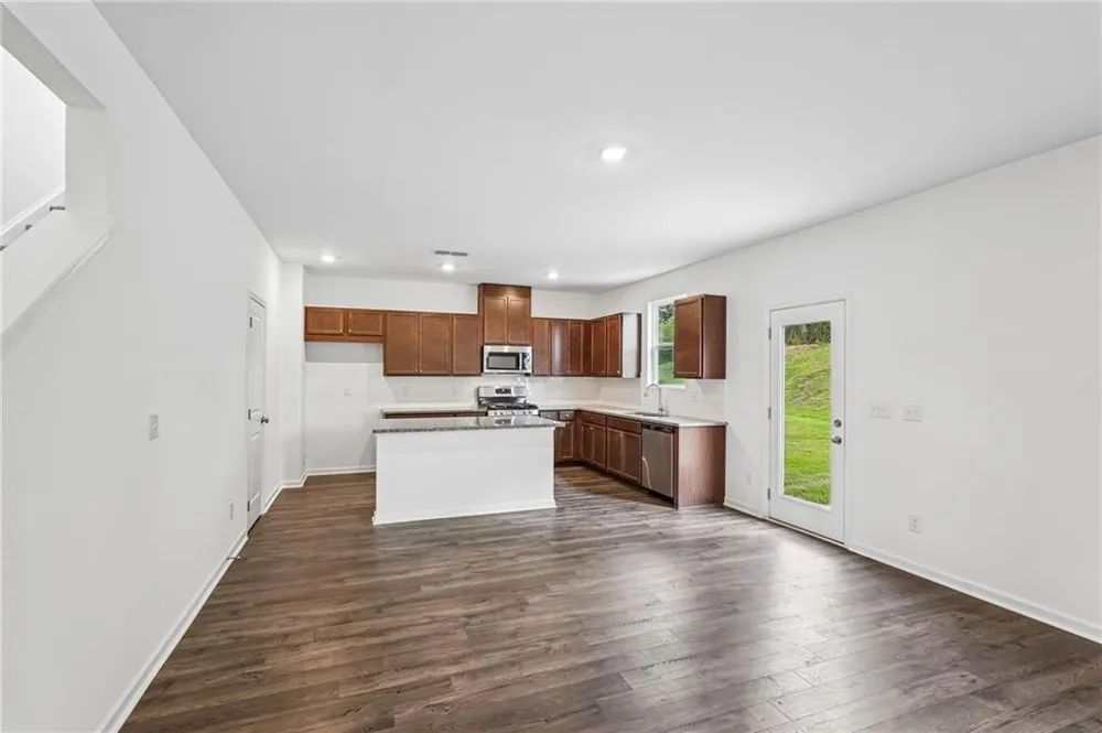 205 Groveton Court Euharlee, GA 30145