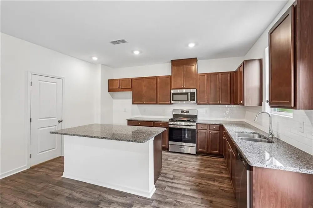 205 Groveton Court Euharlee, GA 30145