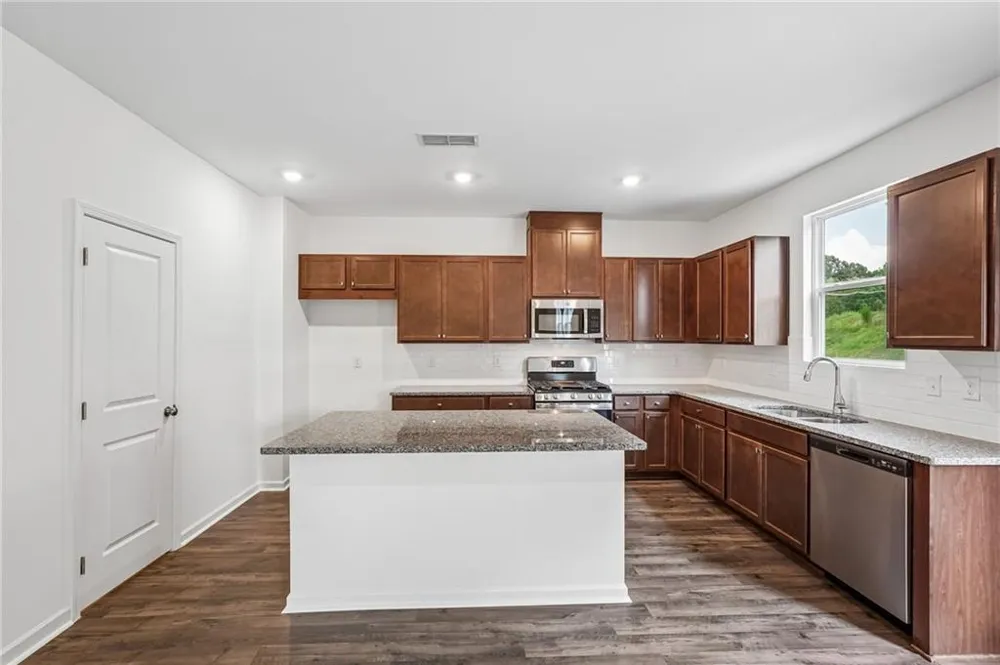205 Groveton Court Euharlee, GA 30145