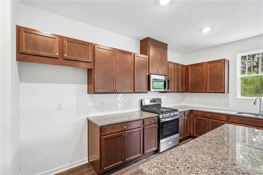 205 Groveton Court Euharlee, GA 30145