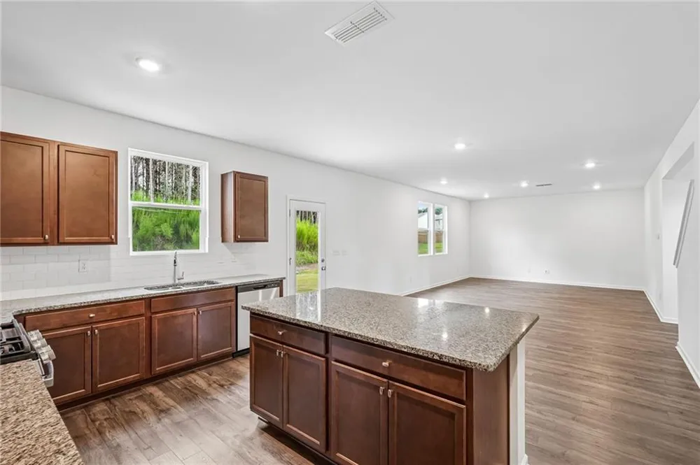 205 Groveton Court Euharlee, GA 30145
