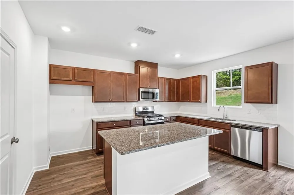 205 Groveton Court Euharlee, GA 30145