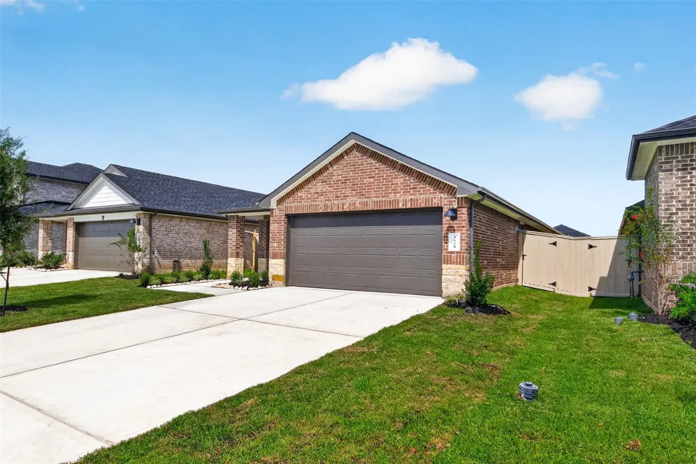 3529 Longhorn Valley Street League City, TX 77511