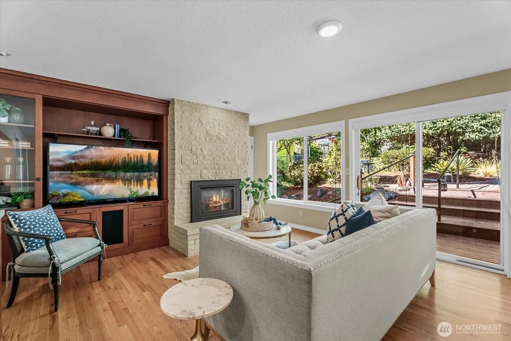 12116 Shorewood Drive SW Burien, WA 98146