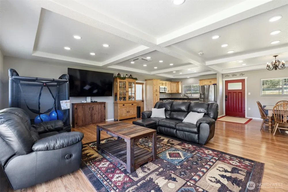 819 Middle Fork Road Onalaska, WA 98570