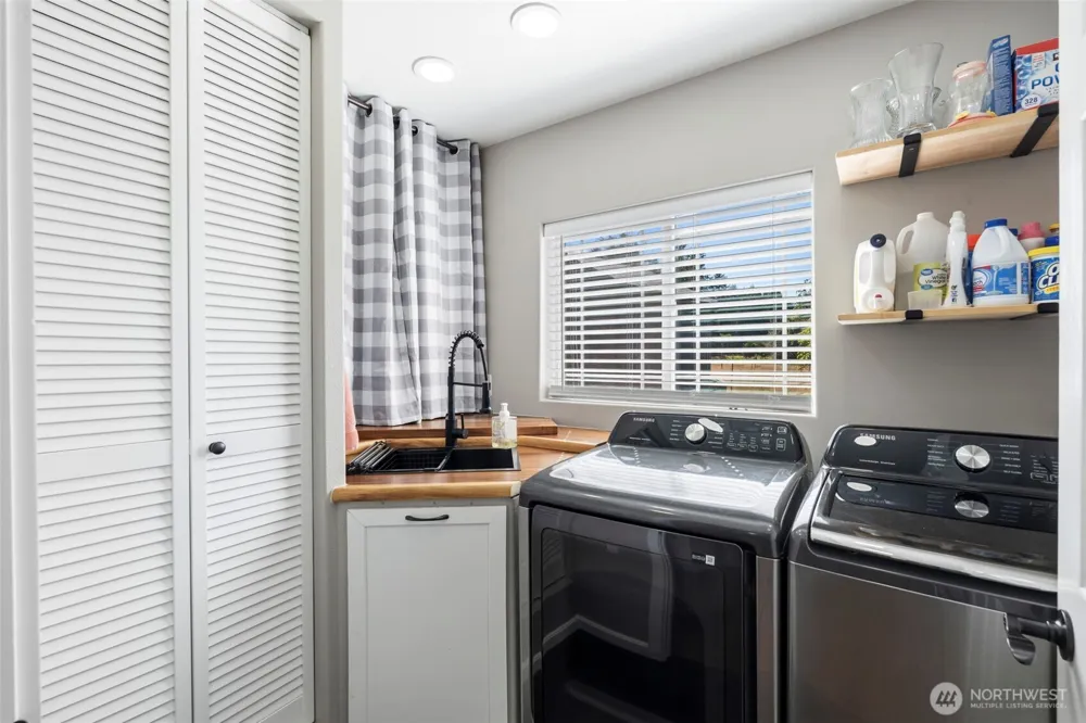 819 Middle Fork Road Onalaska, WA 98570