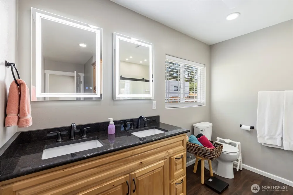 819 Middle Fork Road Onalaska, WA 98570