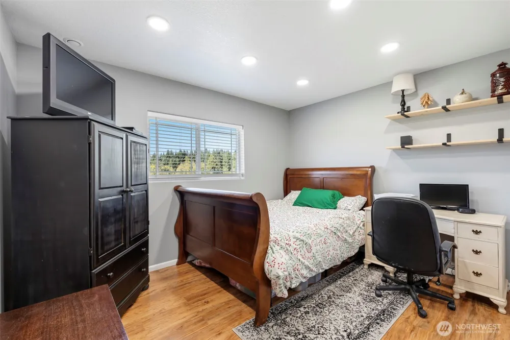 819 Middle Fork Road Onalaska, WA 98570