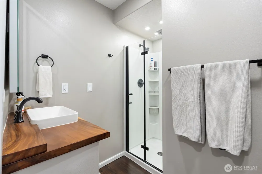819 Middle Fork Road Onalaska, WA 98570