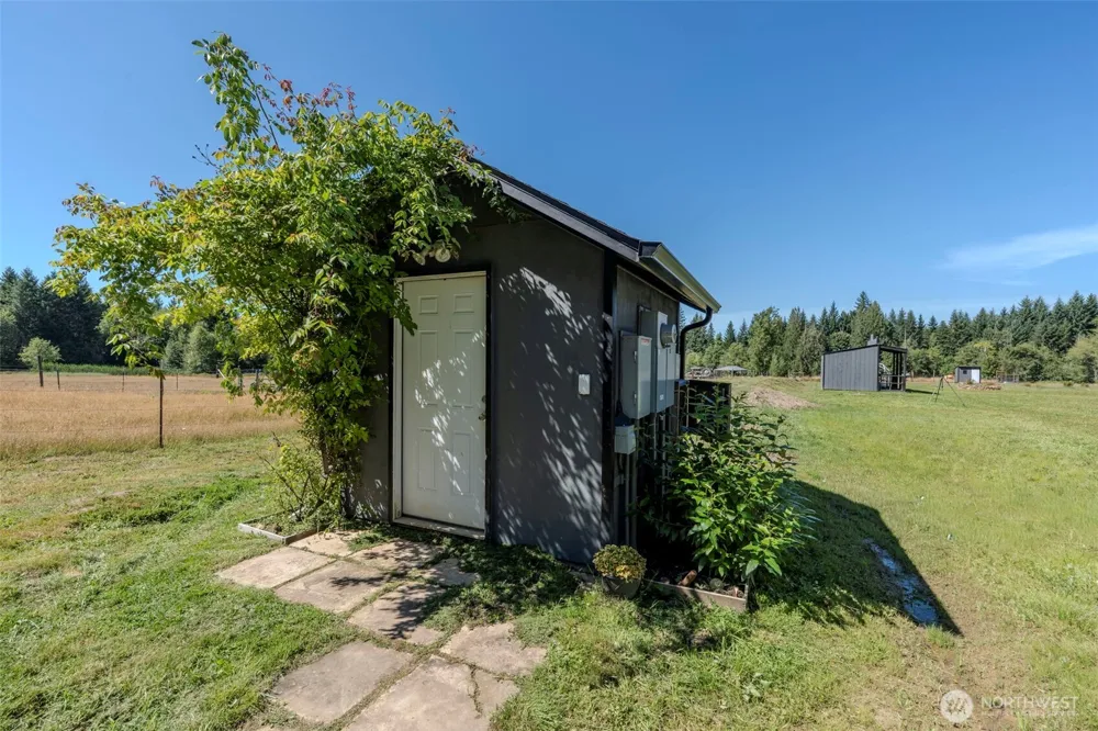 819 Middle Fork Road Onalaska, WA 98570
