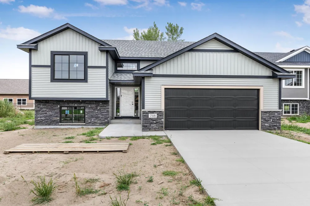 718 Margaret Avenue NE Isanti, MN 55040
