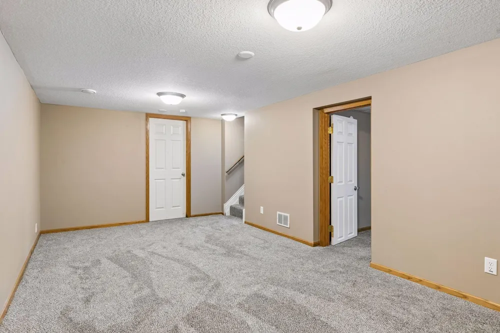 3713 Van Dyke Street White Bear Lake, MN 55110