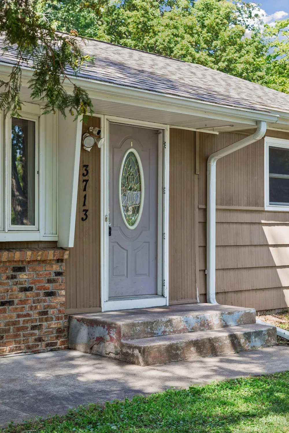 3713 Van Dyke Street White Bear Lake, MN 55110