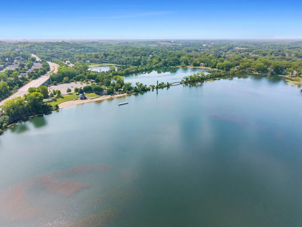 5332 Beachside Drive Minnetonka, MN 55343