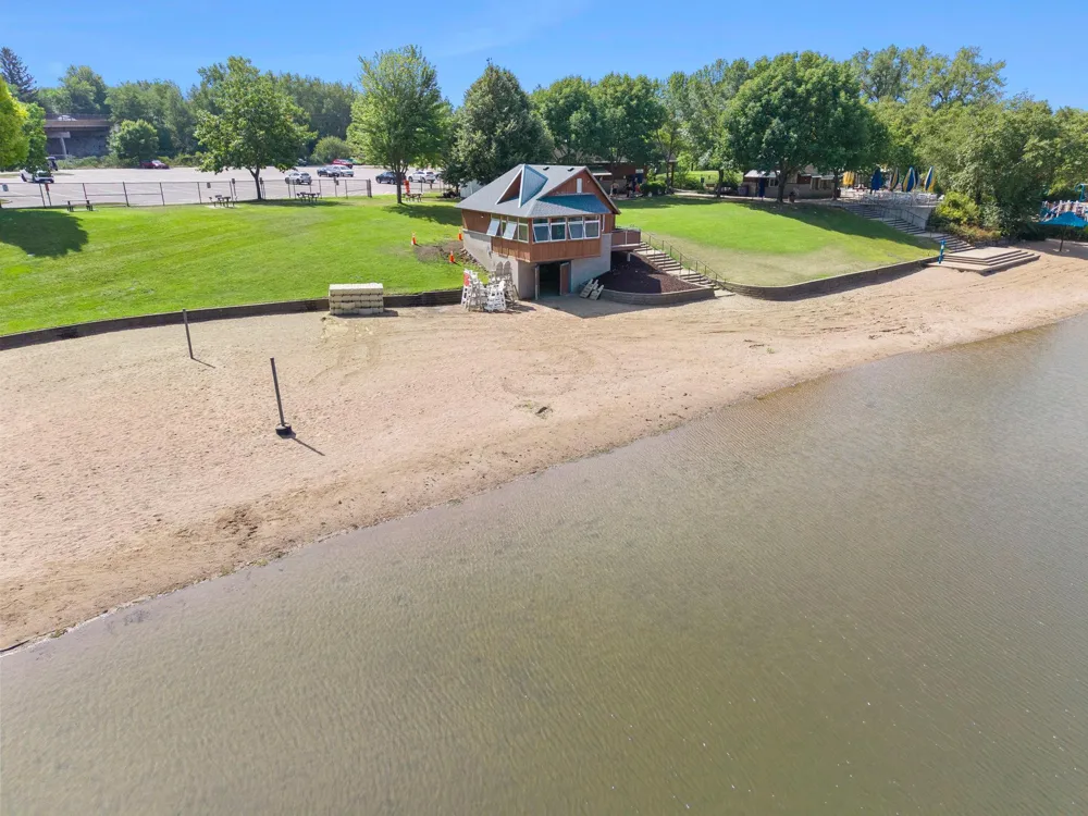 5332 Beachside Drive Minnetonka, MN 55343
