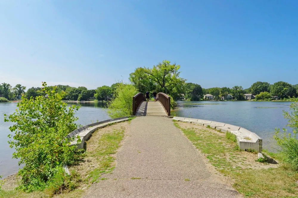 5332 Beachside Drive Minnetonka, MN 55343