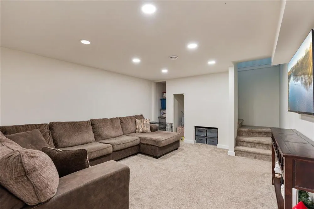 6141 Donald Street Baxter, MN 56425