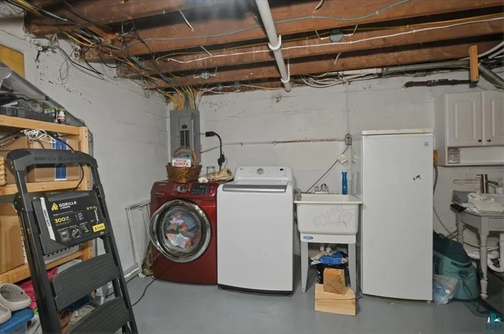 5215 Avondale Street Duluth, MN 55804