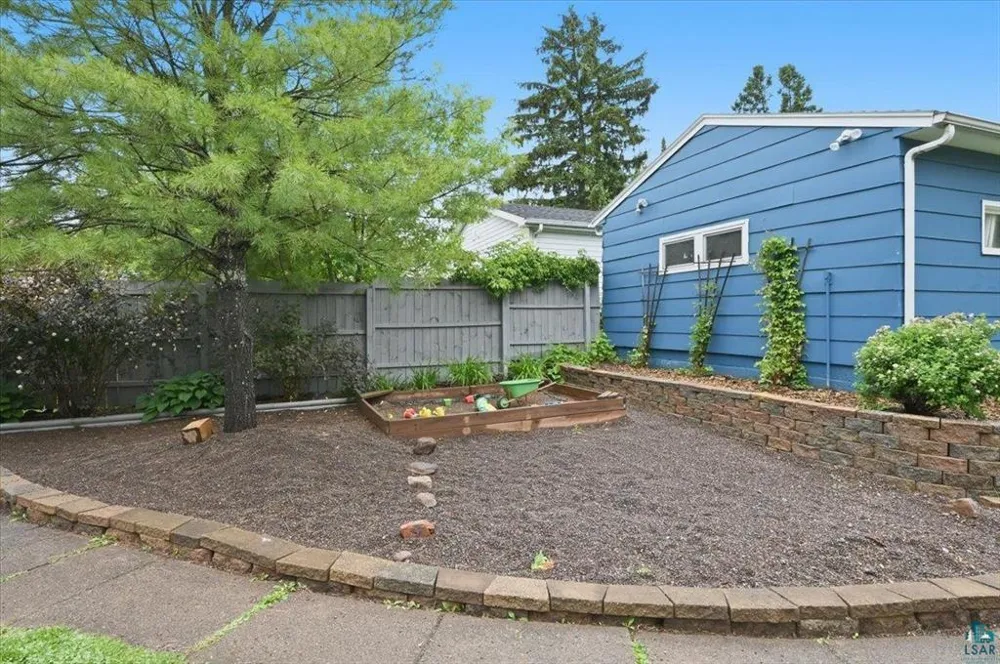 5215 Avondale Street Duluth, MN 55804