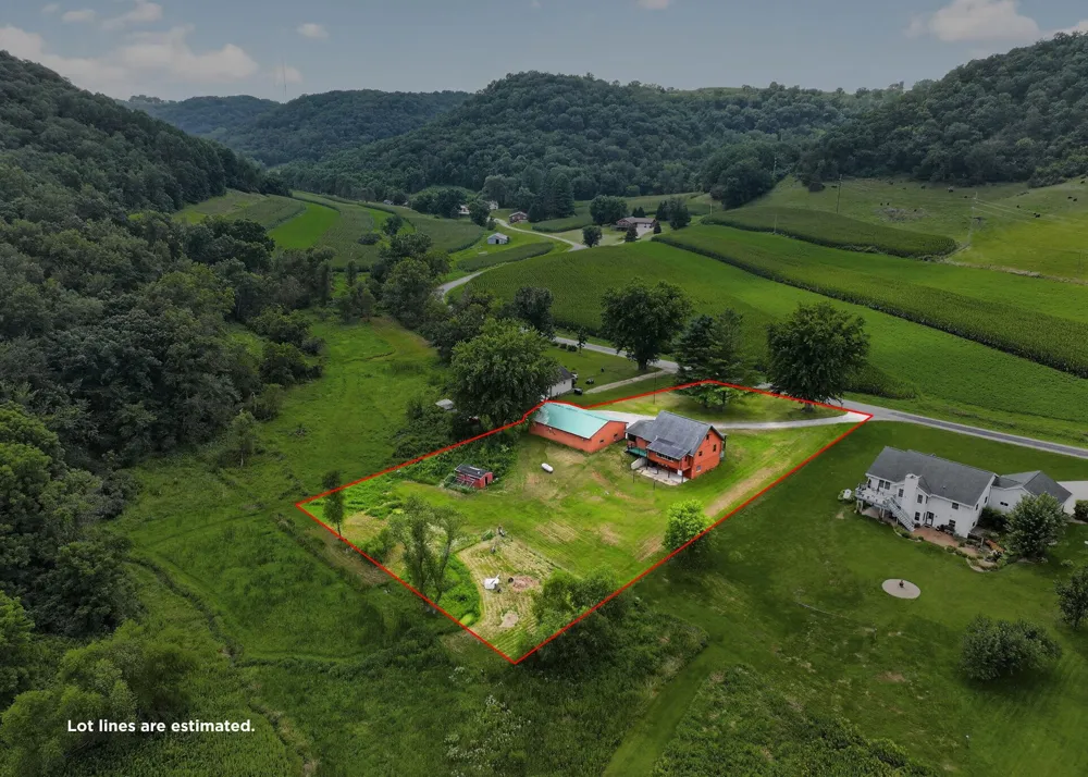 565 Beckman Road La Crescent, MN 55947