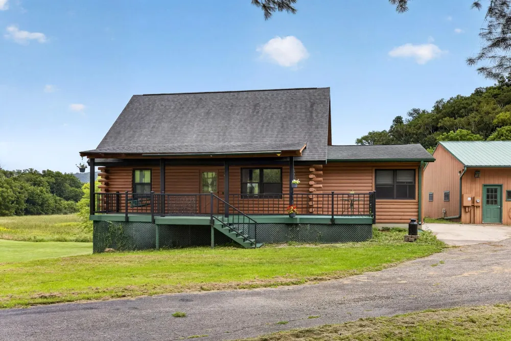 565 Beckman Road La Crescent, MN 55947