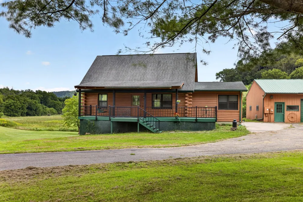 565 Beckman Road La Crescent, MN 55947