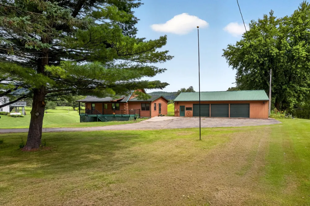 565 Beckman Road La Crescent, MN 55947