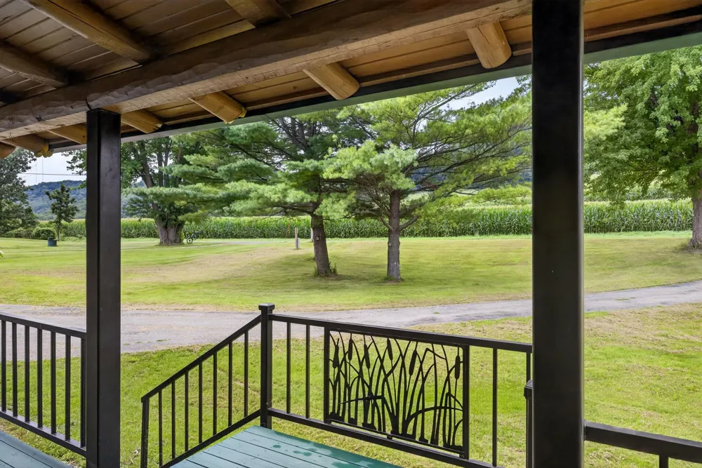 565 Beckman Road La Crescent, MN 55947