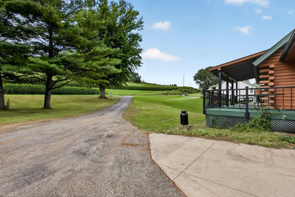 565 Beckman Road La Crescent, MN 55947