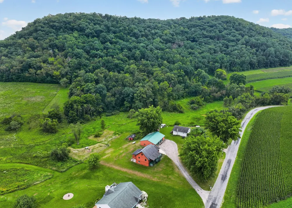 565 Beckman Road La Crescent, MN 55947
