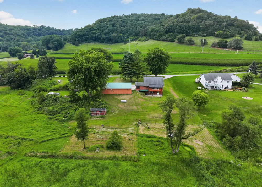 565 Beckman Road La Crescent, MN 55947