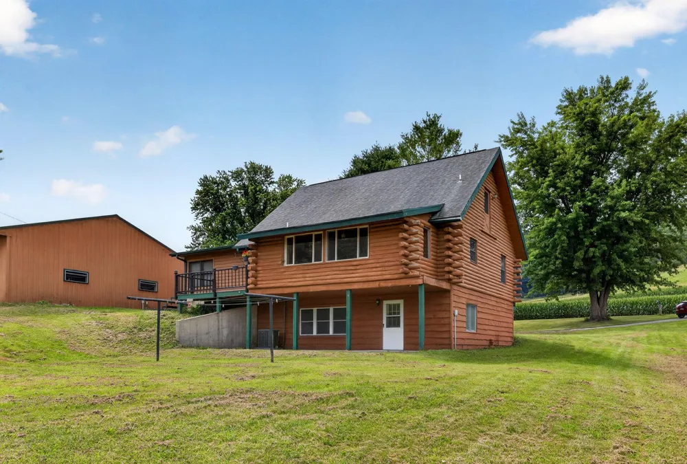 565 Beckman Road La Crescent, MN 55947