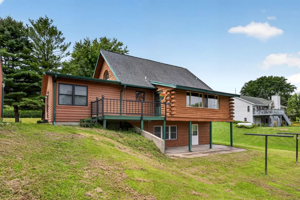 565 Beckman Road La Crescent, MN 55947