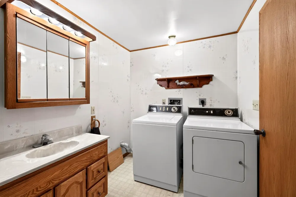 565 Beckman Road La Crescent, MN 55947