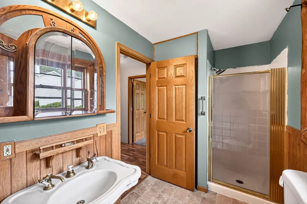 565 Beckman Road La Crescent, MN 55947